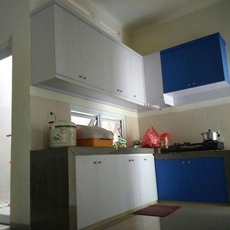 Bintara Jaya Yemima Guest House Bekasi Exterior photo