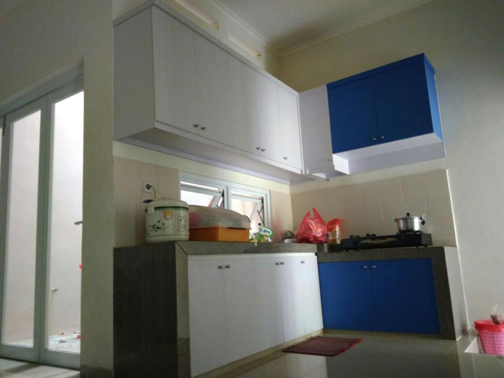 Bintara Jaya Yemima Guest House Bekasi Exterior photo