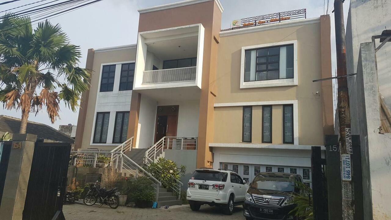 Bintara Jaya Yemima Guest House Bekasi Exterior photo